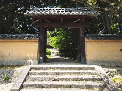 秋篠寺の東門