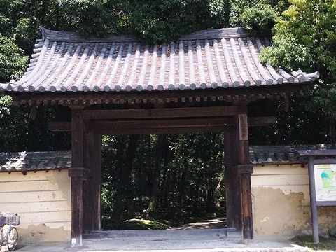 秋篠寺の南門